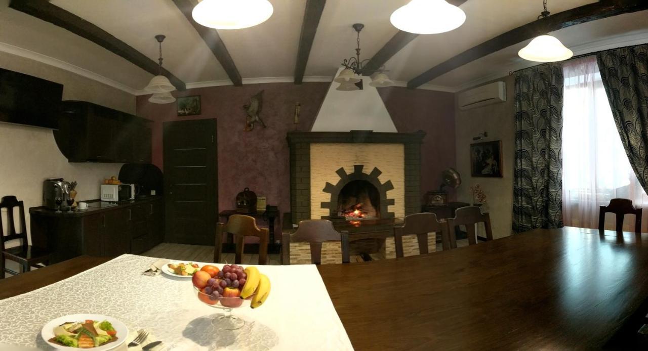 Котедж-Парк Славна Okhtyrka Buitenkant foto